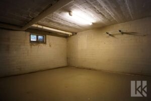 Praktischer Vollkeller mit viel Platz