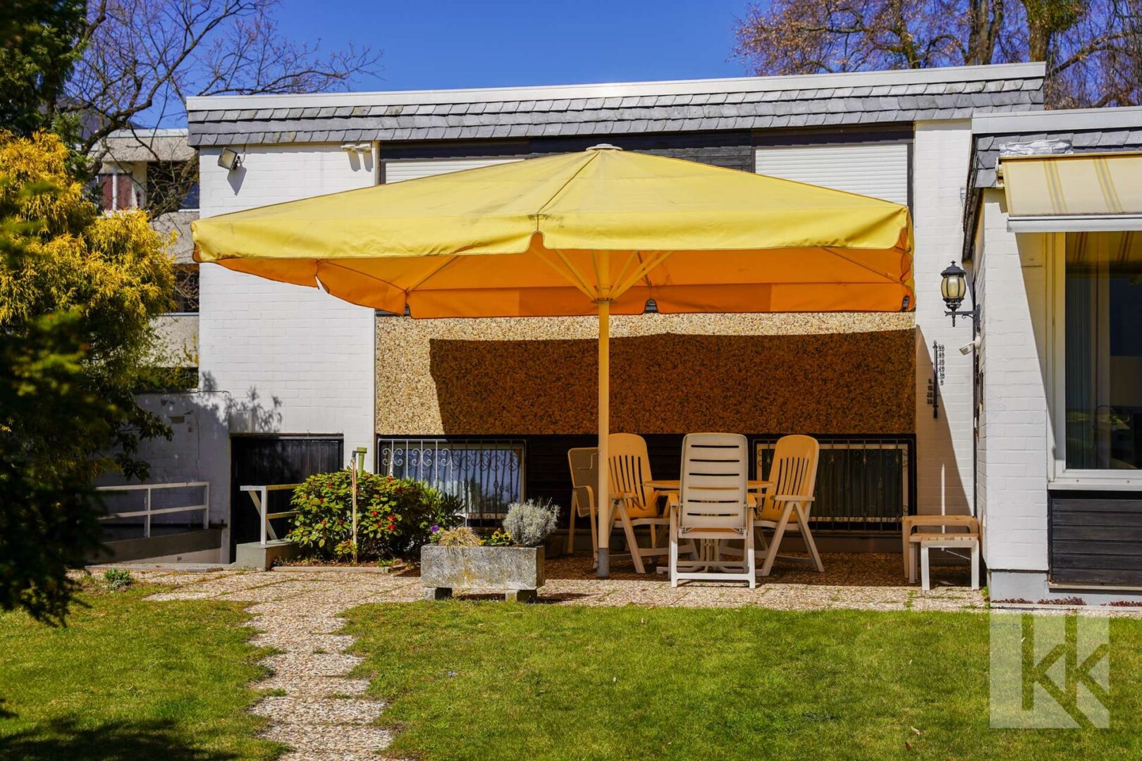 Große Terrasse mit...