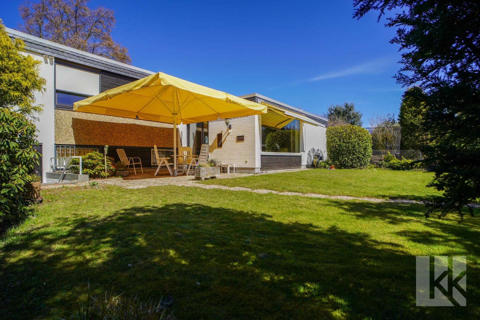 ...gepflegten Garten