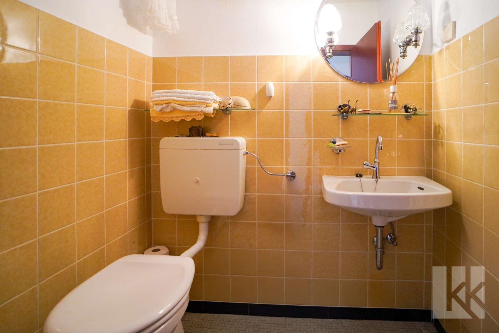 ...Gäste-WC im Eingangsbereich