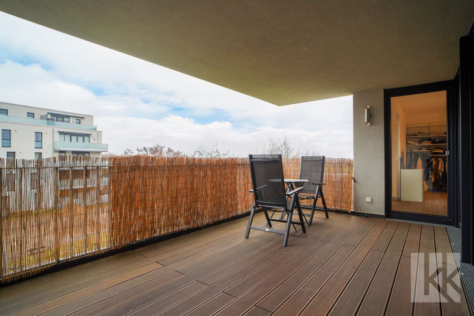 ...Zugang zum Balkon