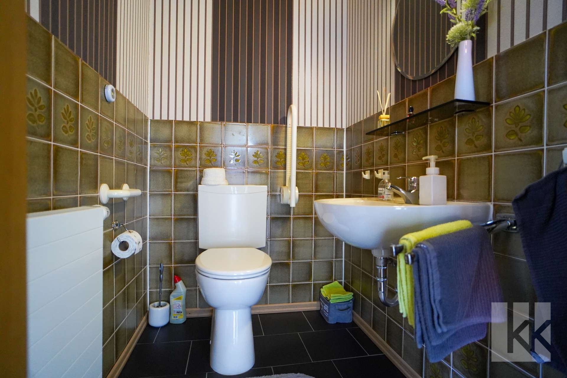 …kleinem Gäste WC.