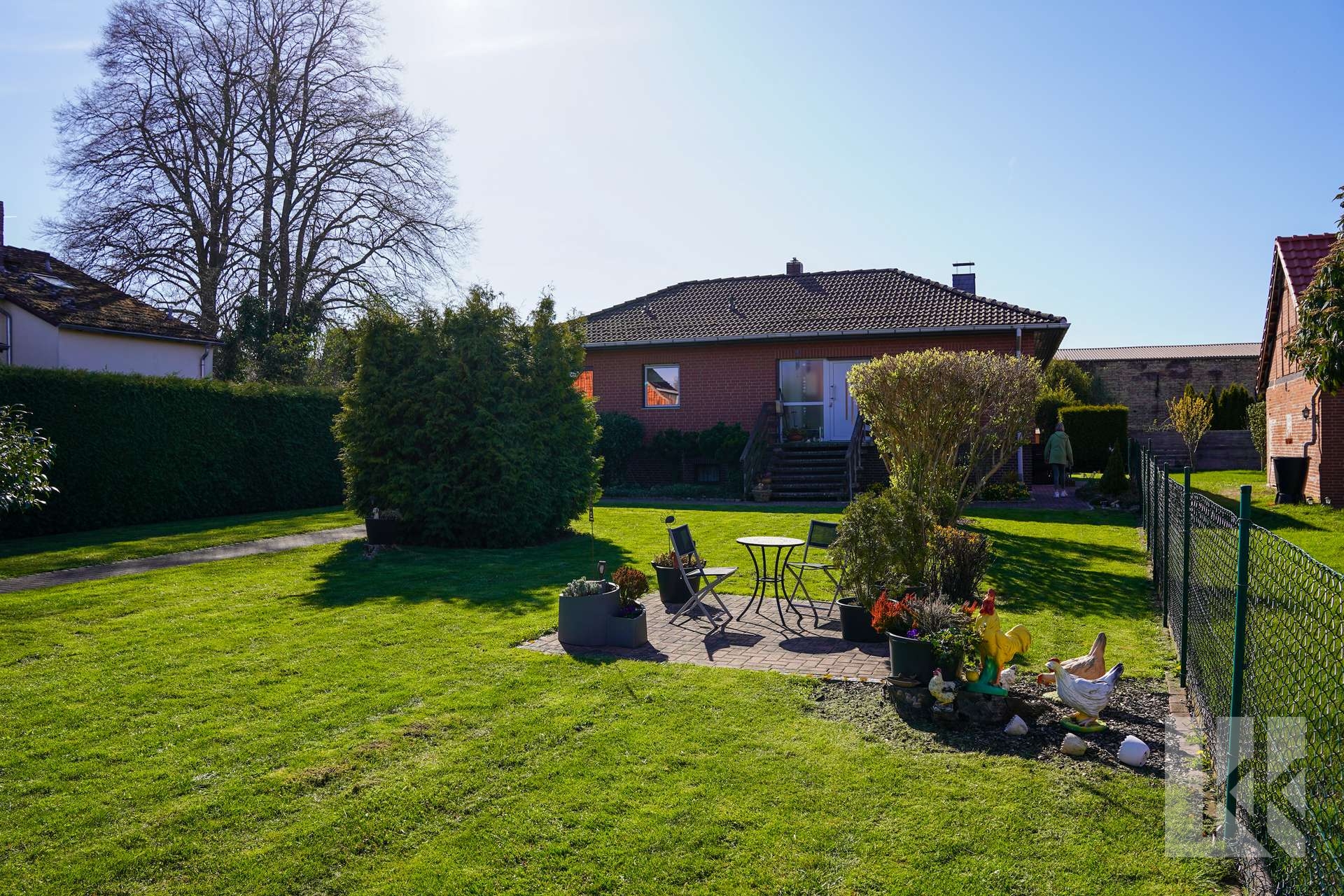 ...mit riesigem Garten...