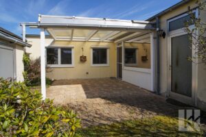 ...davor: Die überdachte Terrasse