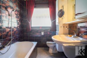 Badezimmer mit Badewanne