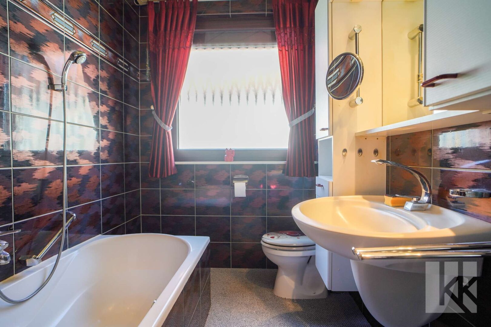 Badezimmer mit Badewanne