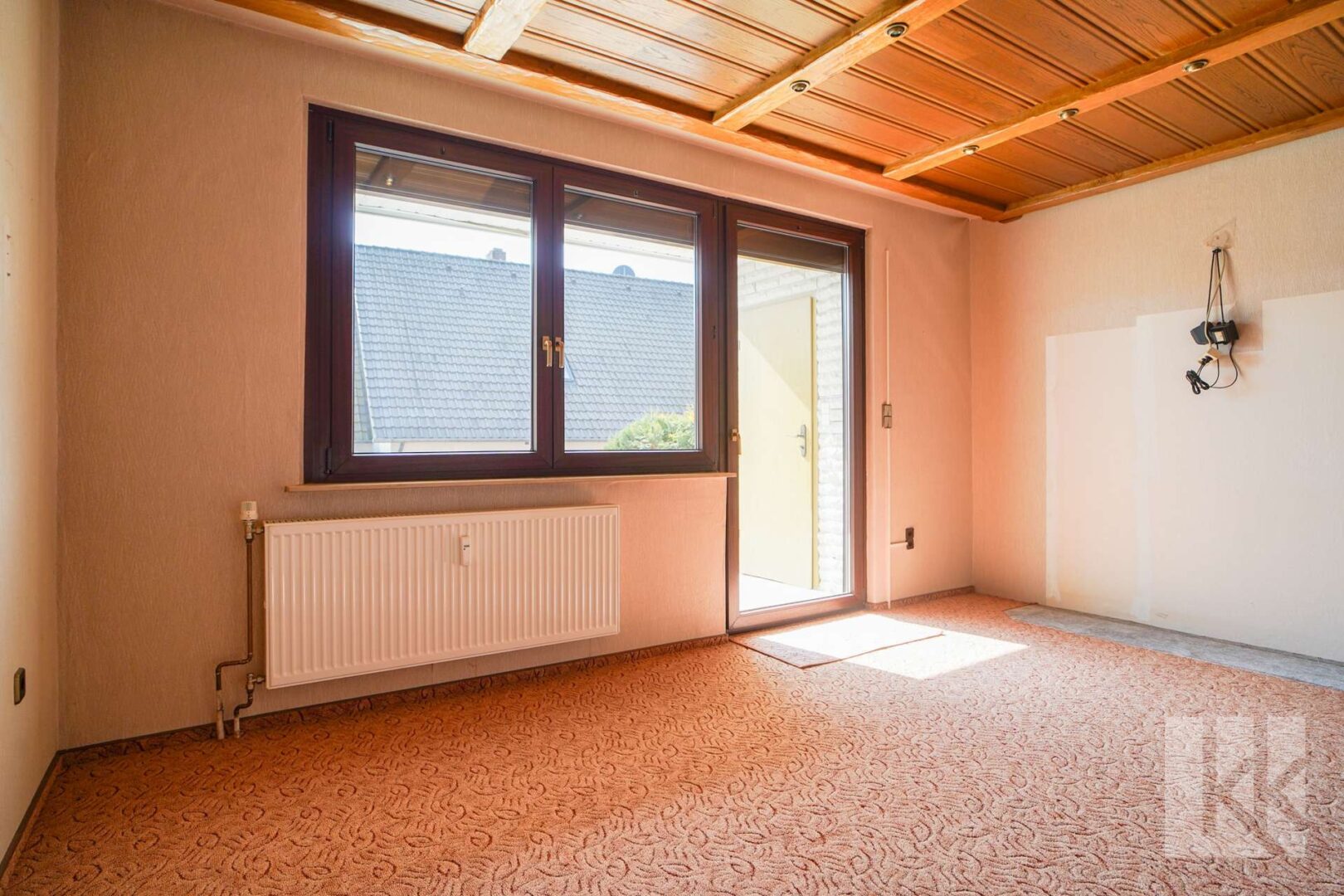 Das Esszimmer mit Zugang zur...