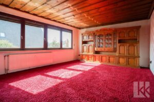 Großes, lichtdurchflutetes Wohnzimmer