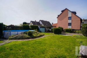 Riesiger gepflegter Garten mit Pool und...