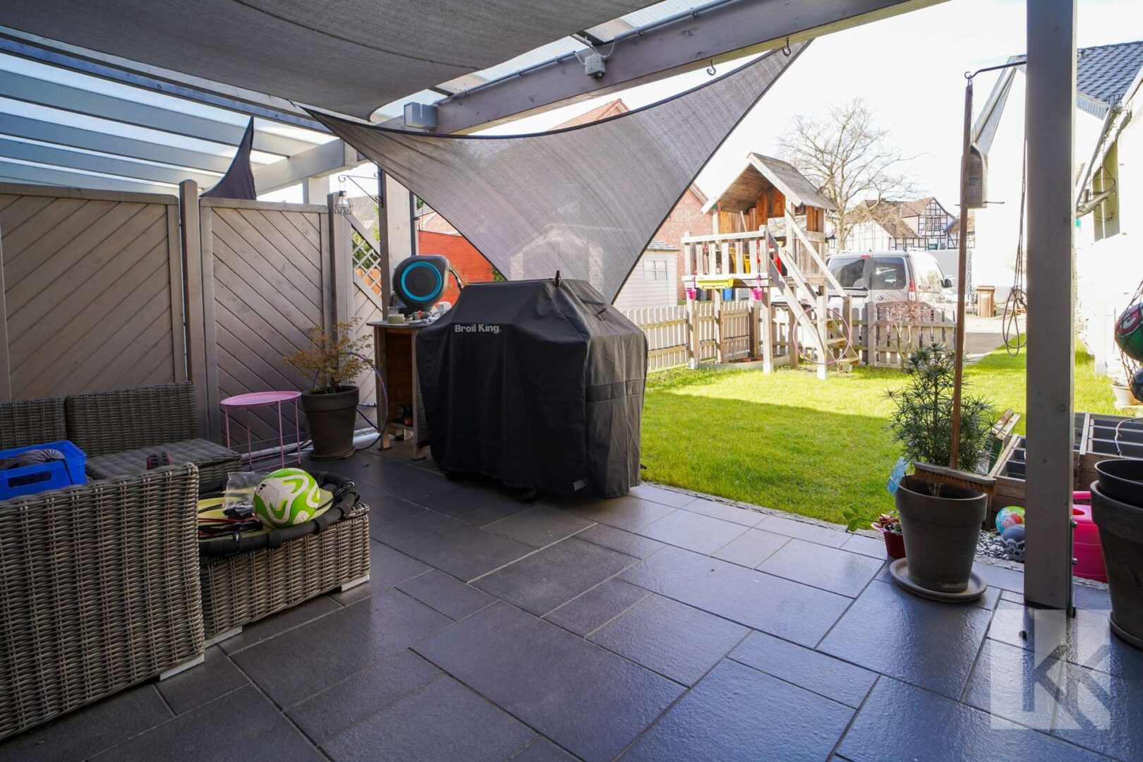 ...überdachte Terrasse