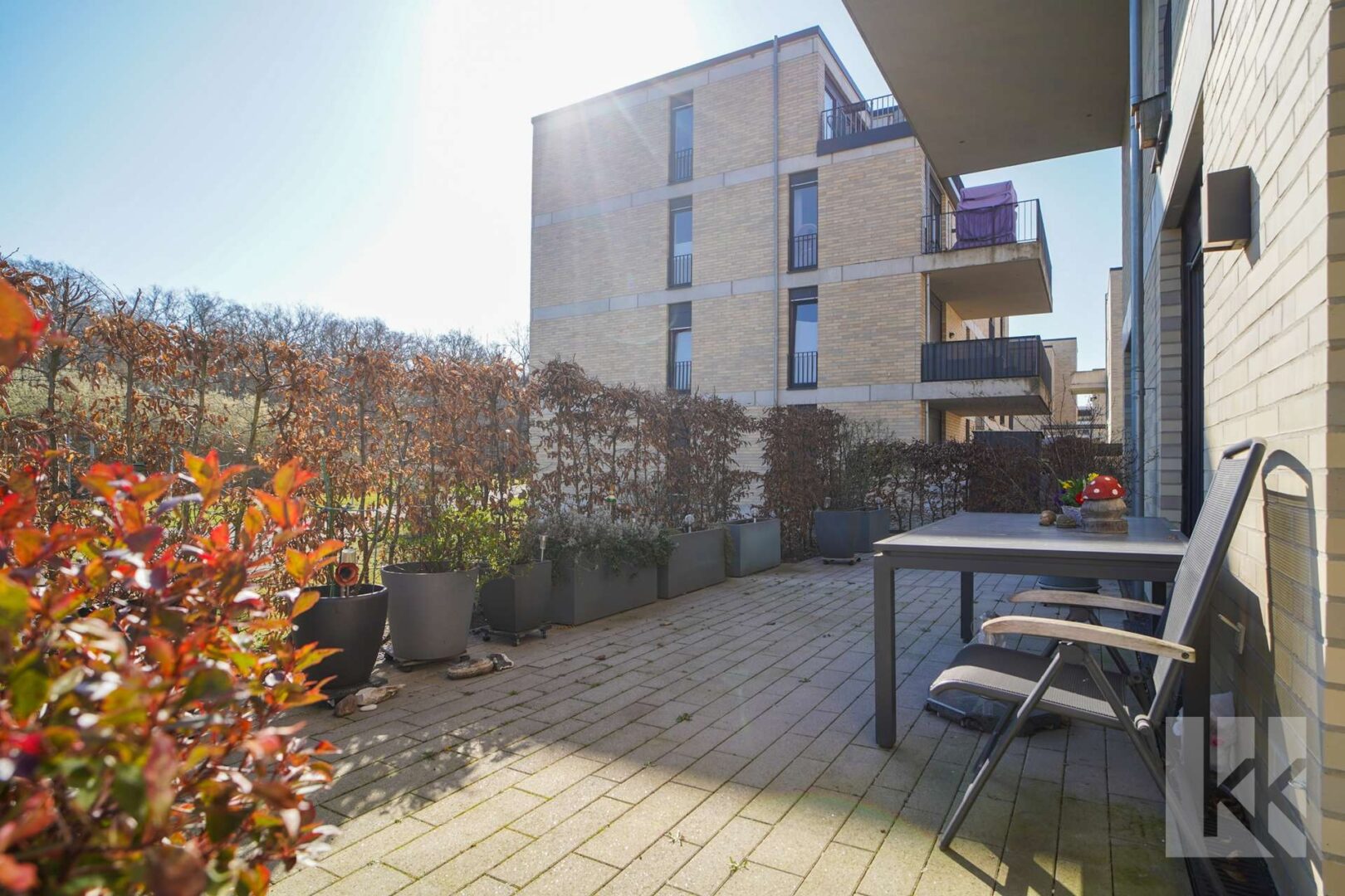 Direkt davor: Die riesige...