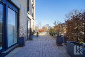 ...Terrasse sowie...