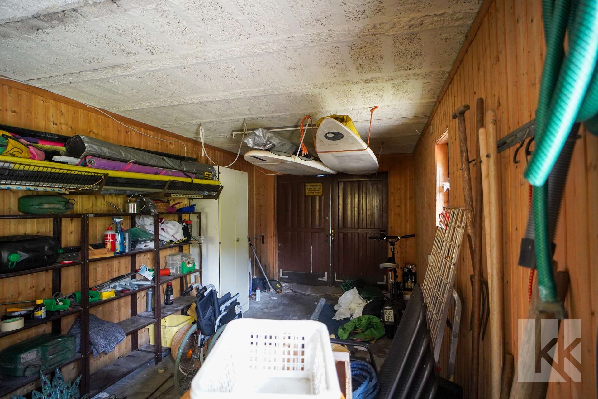 ...für Gartengeräte in dem dahinterliegendem Schuppen