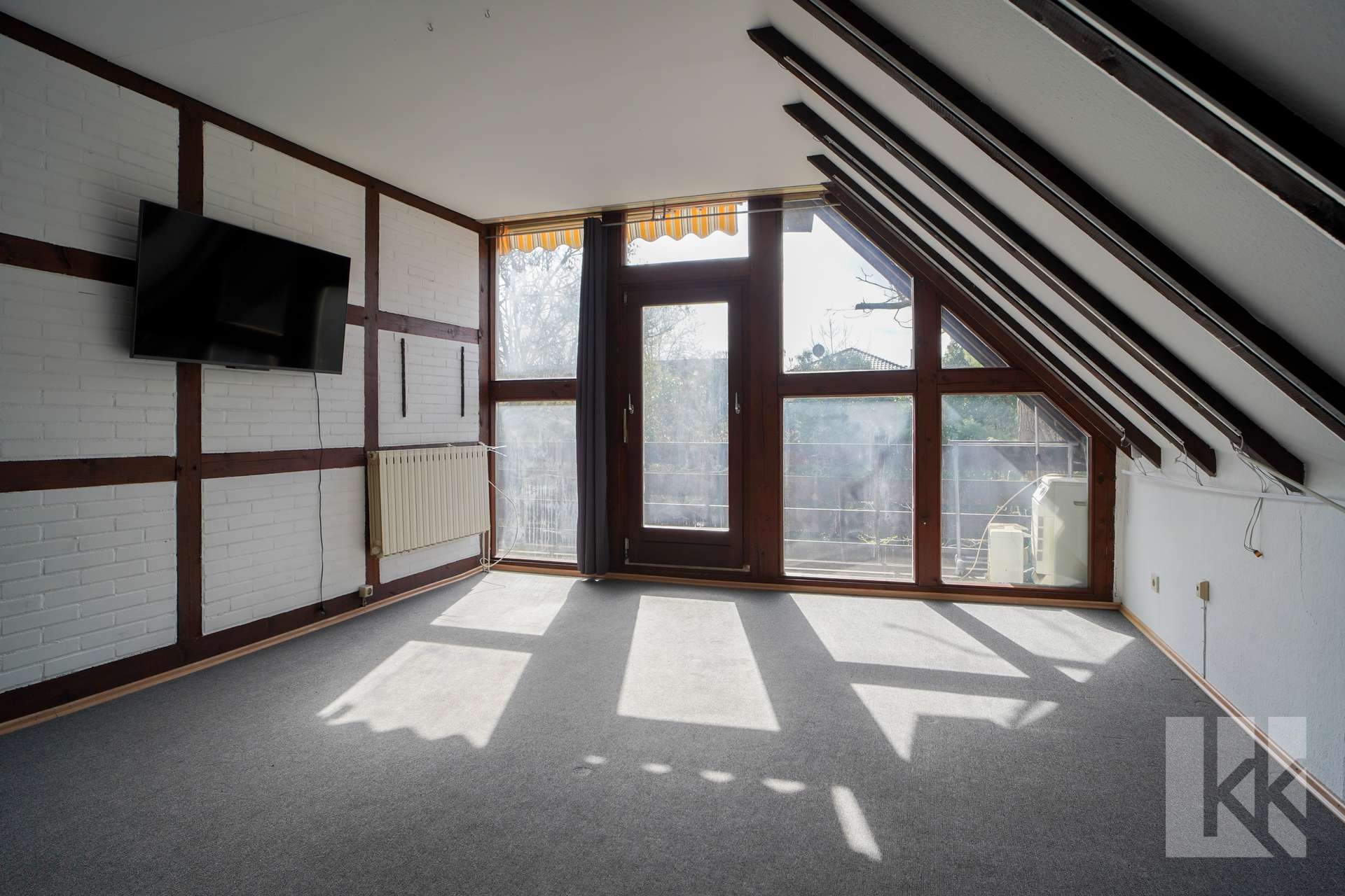 ...Arbeitszimmer, beide mit Zugang zum...