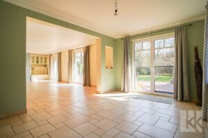 Riesiges, lichtdurchflutetes...