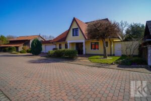 Hausansicht vom Boden und...