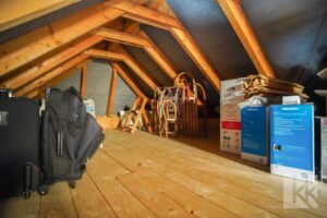 Stauraum im Spitzboden