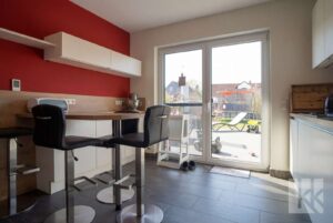 Ebenso mit Terrassenzugang:...