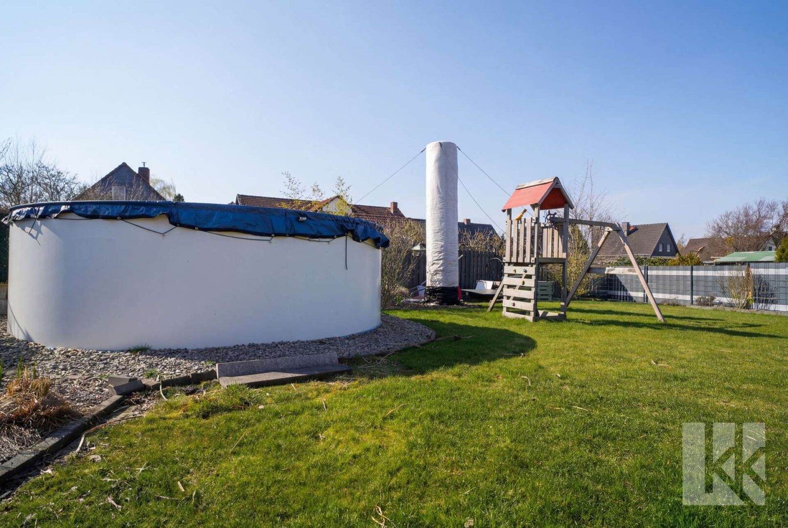 ...viel Platz und Pool