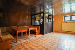 ...Ein Raum zum Feiern,...