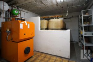 Der Heizungskeller mit Ölheizung