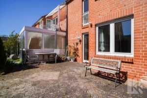 Davor: Die Terrasse und...