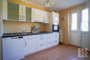 ...gepflegter Einbauküche