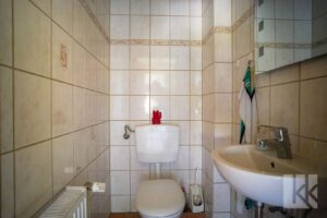 Praktisches Gäste-WC im Erdgeschoss