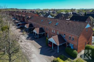 Hausansicht von vorne und...