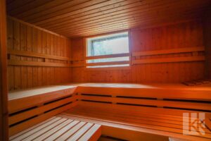 ...eigener Sauna, ...