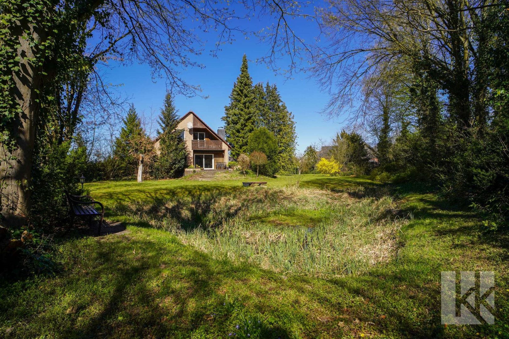 ...Schwimmteich und...