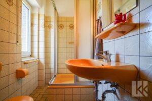 Badezimmer mit Dusche