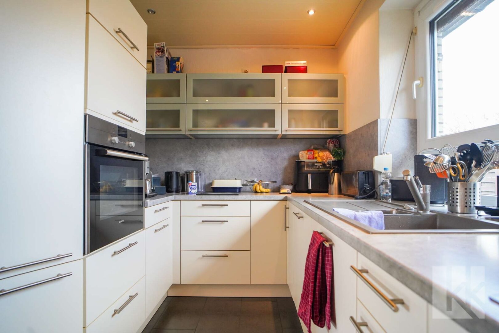 ...moderner Einbauküche