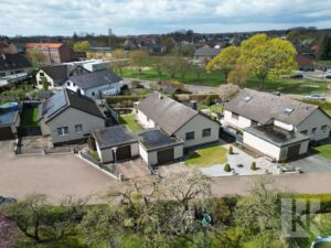 Hausansicht von vorne und...