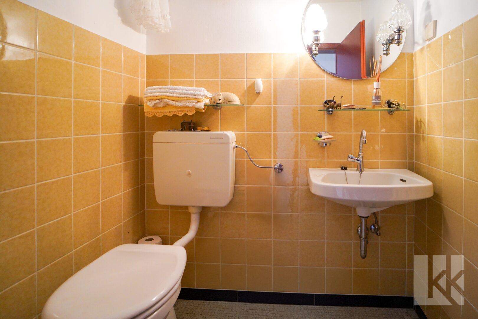...Gäste-WC im Eingangsbereich