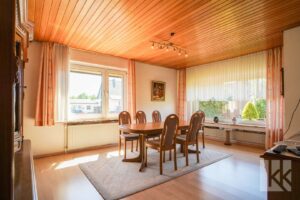 Das helle Wohn- und Esszimer
