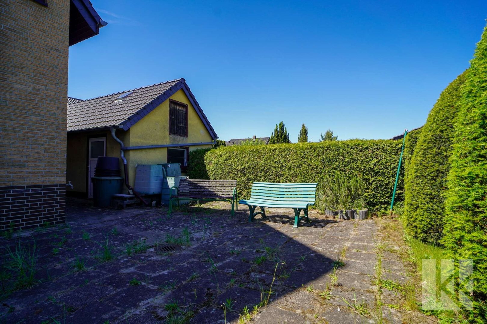 Hinter dem Haus...