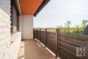 ....großem Balkon