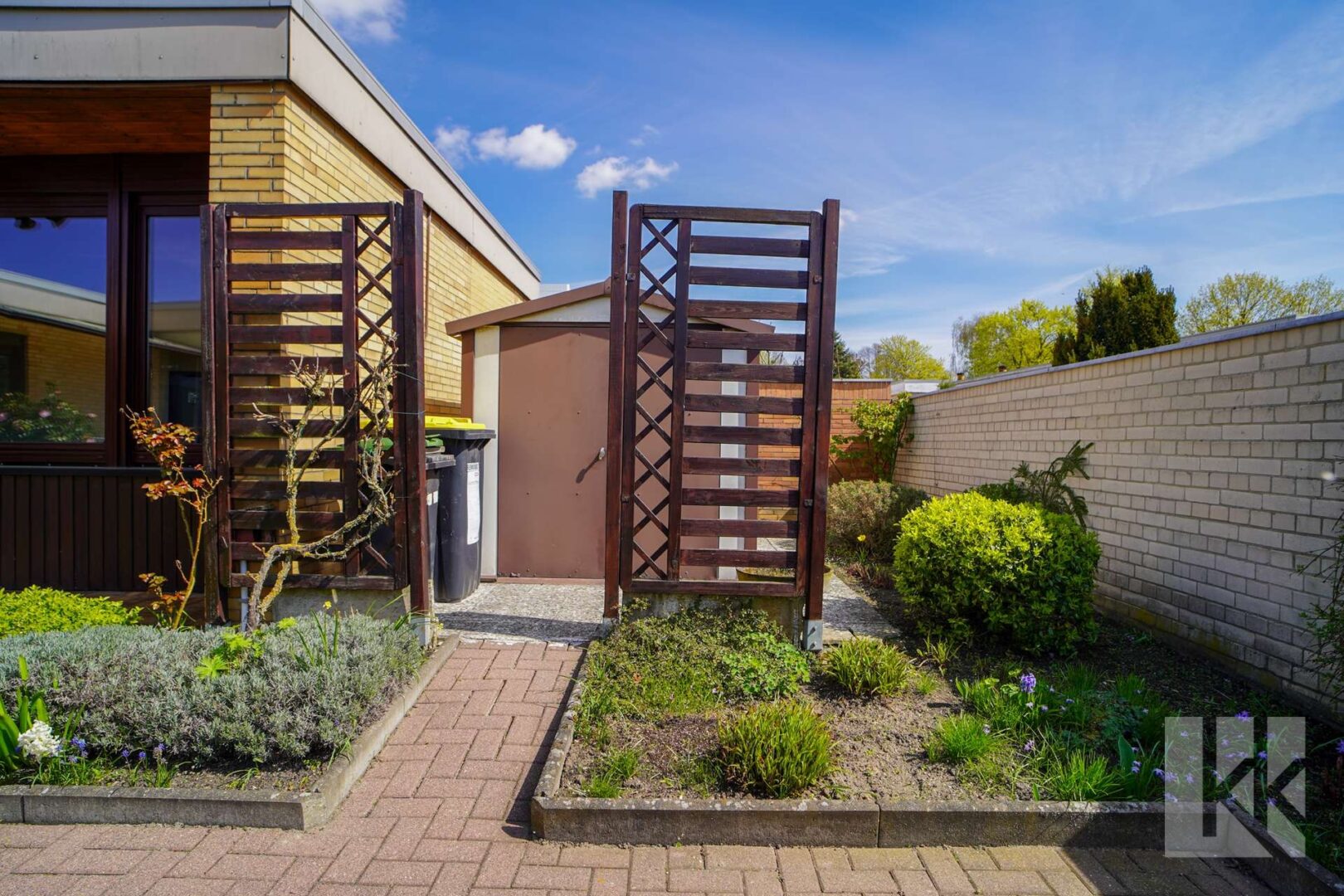 ...praktischer Gartenhütte
