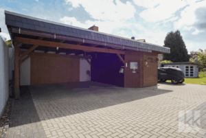 …unter dem Carport.