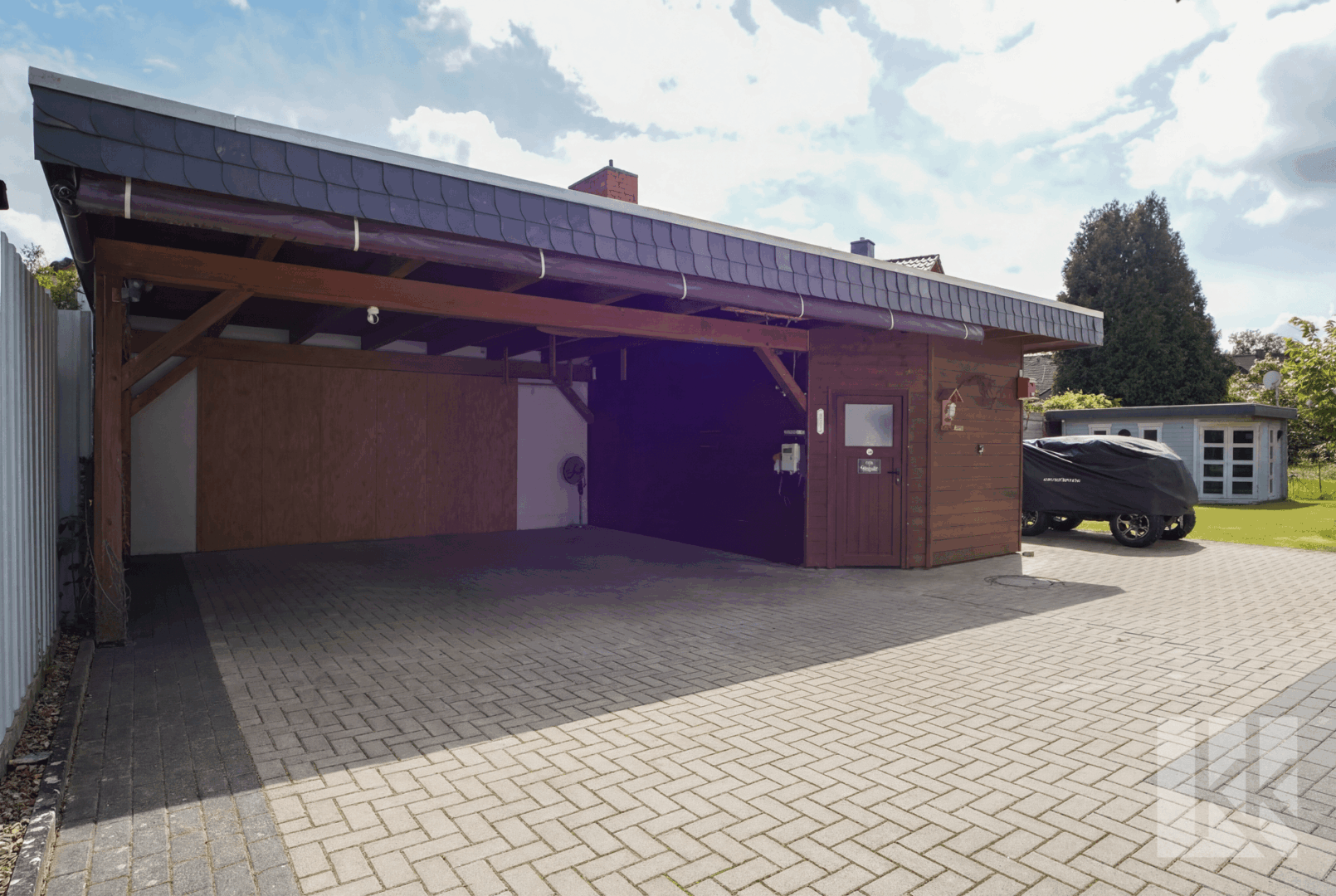 …unter dem Carport.