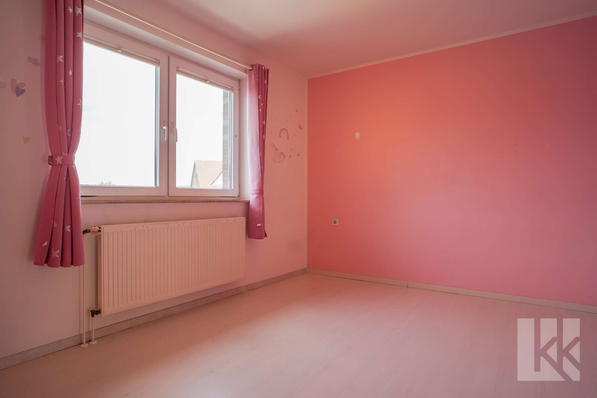Ein weiteres Schlaf-, Kinder-, Arbeits- oder Gästezimmer