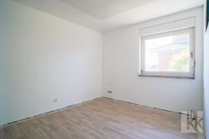 Arbeits- oder Gästezimmer im Erdgeschoss