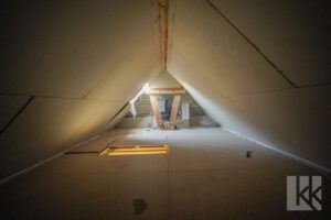 Stauraum im Spitzboden