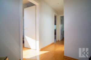 Ein Flur verbindet die privaten Räume