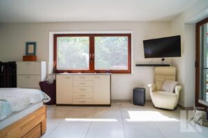 Außerdem auf dieser Etage: Ein weiteres Zimmer und...