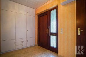 Eingangsbereich innen mit Platz für die Garderobe