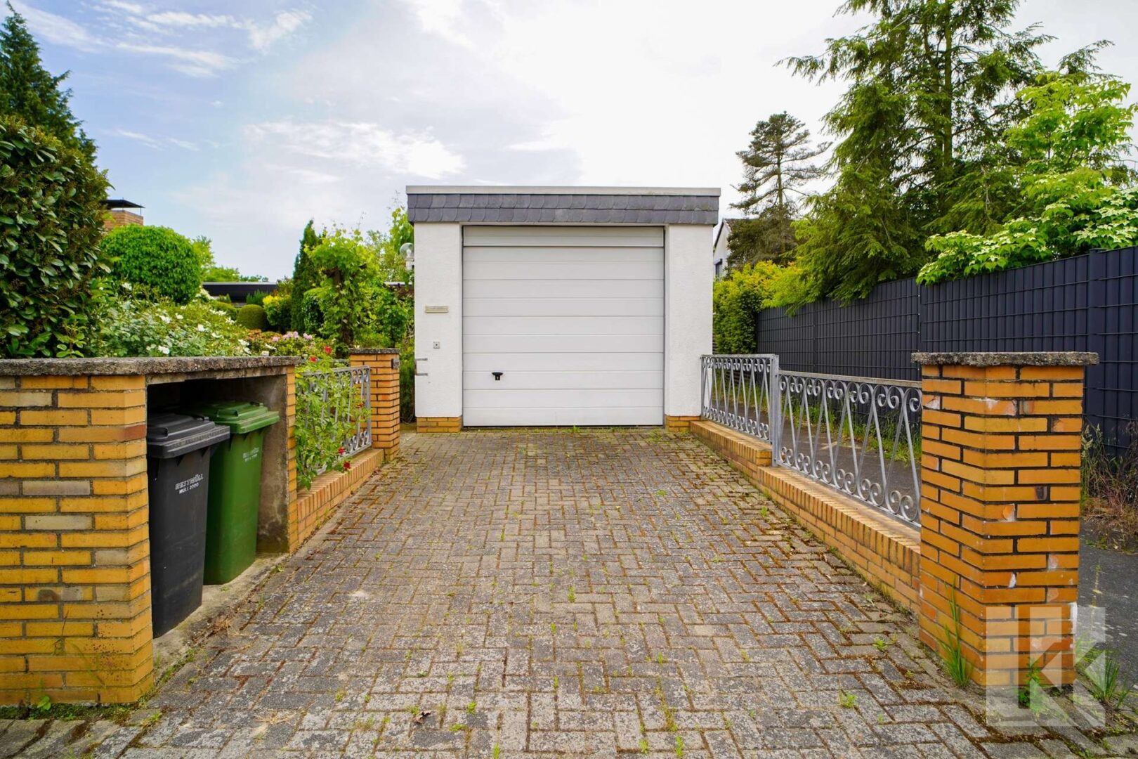 Praktische Nebengebäude wie eine Garage,...