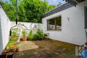 Auch hier davor: Eine Terrasse