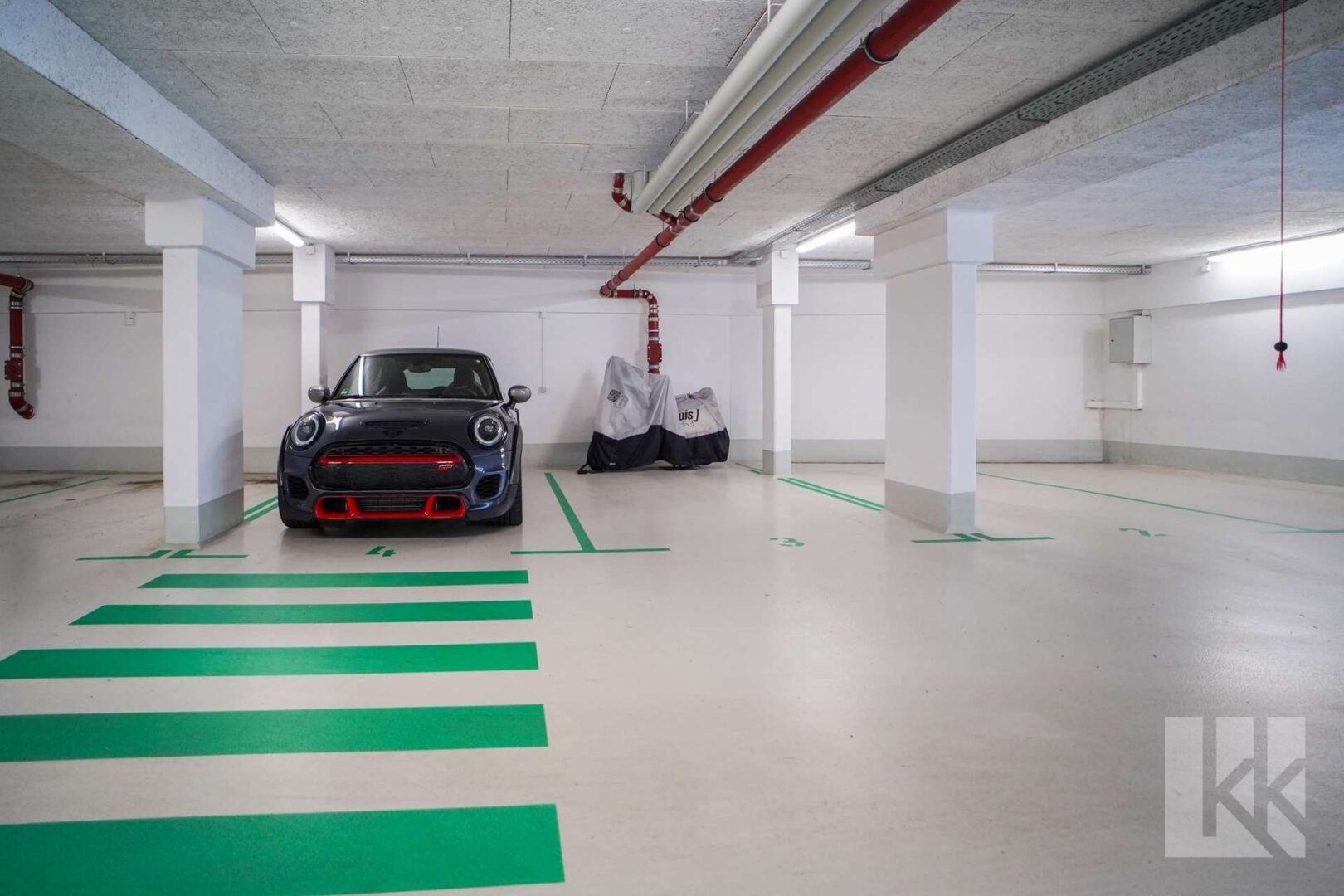 Zwei Tiefgaragenstellplätze rundet das Angebot ab